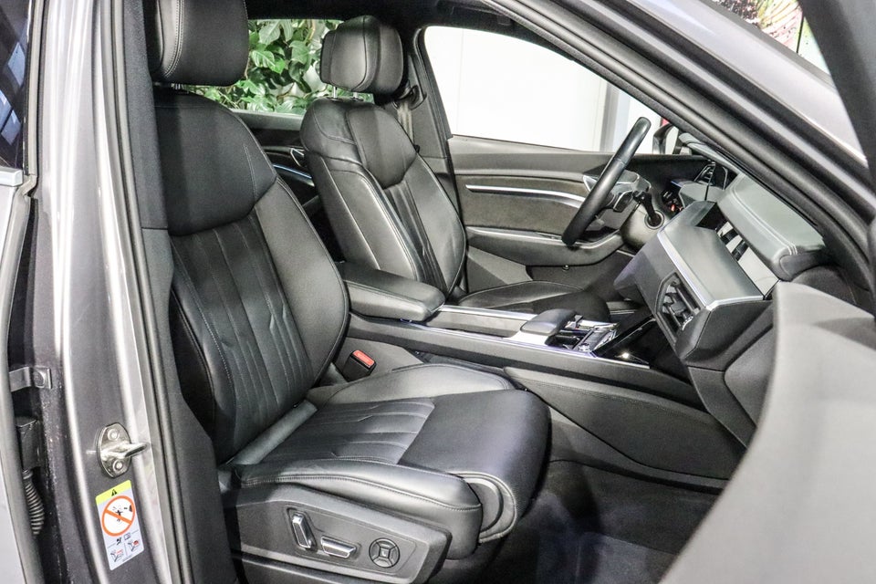 Audi e-tron 55 quattro 5d