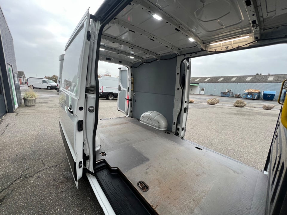 VW Crafter 35 2,0 TDi 140 Kassevogn L3H2