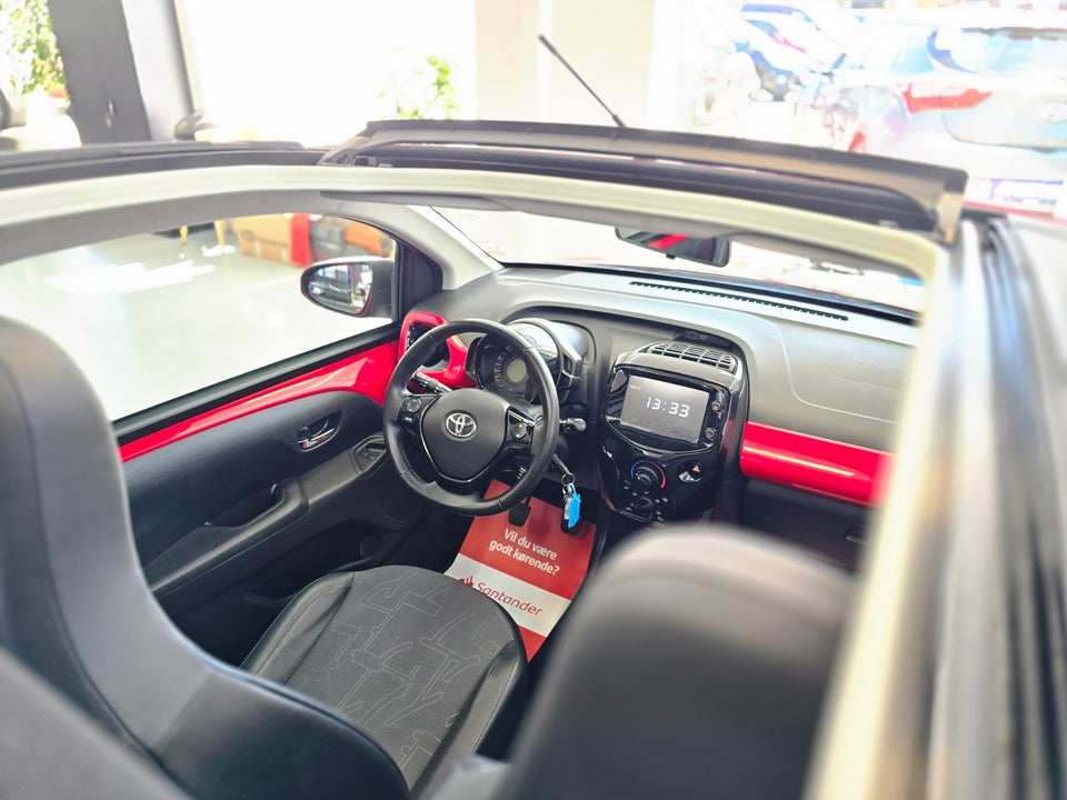 Toyota Aygo 1,0 VVT-i x-wave Sky 5d