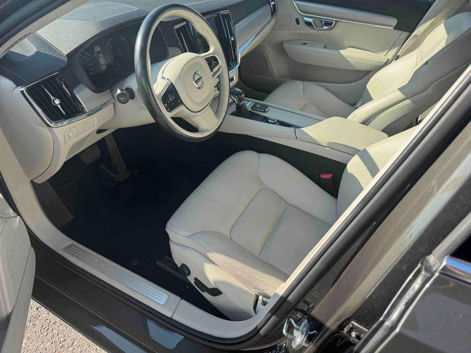Volvo V90 2,0 D3 150 Momentum aut. 5d