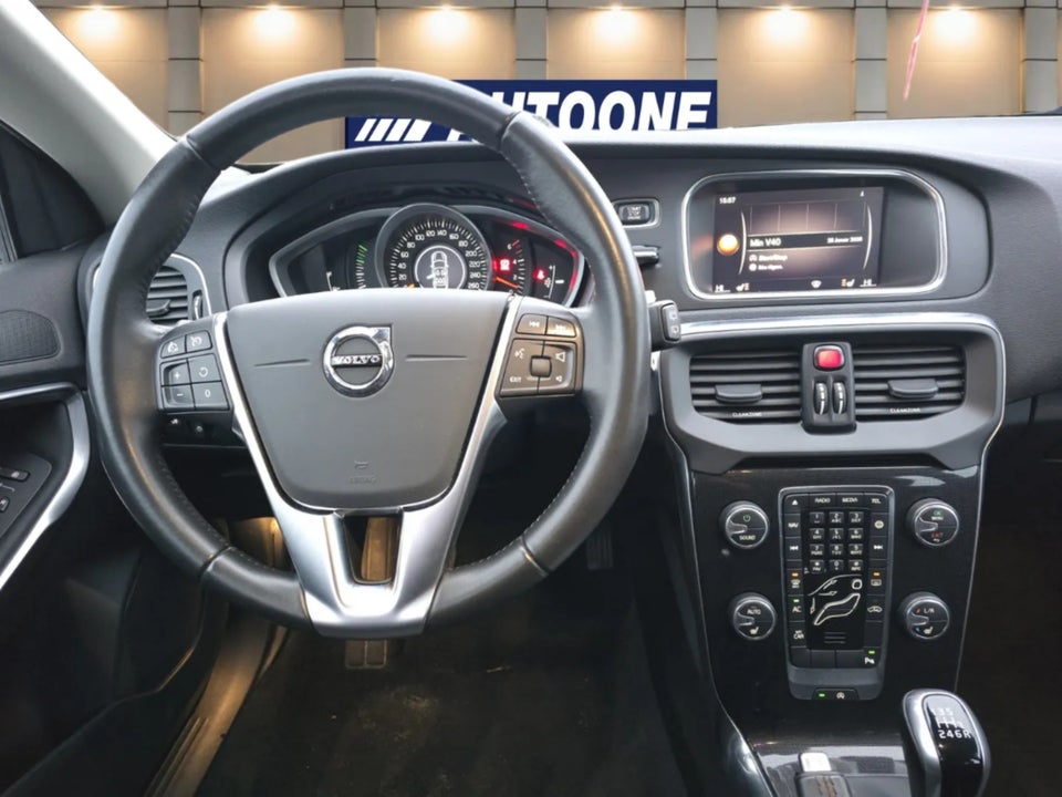 Volvo V40 2,0 D2 120 Momentum 5d