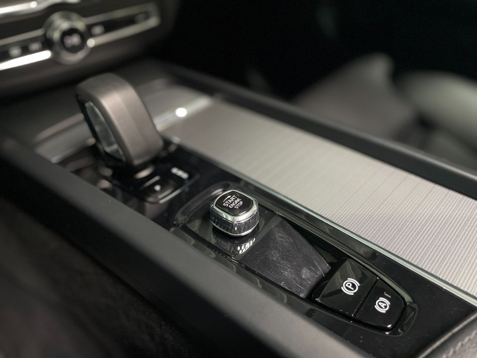 Volvo XC60 2,0 T6 ReCharge Plus Dark aut. AWD 5d