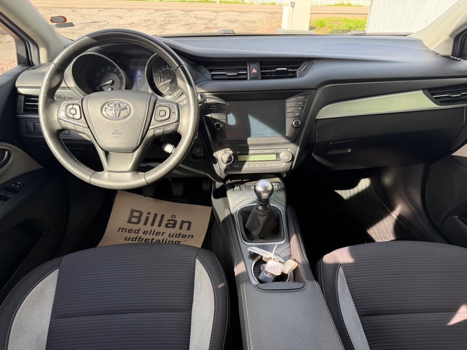 Toyota Avensis 1,8 VVT-i T2 Limited Touring Sports 5d