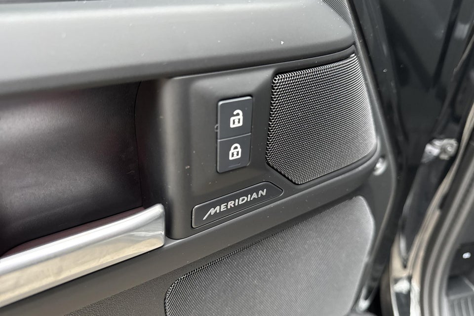 Land Rover Defender 110 3,0 D250 Hard Top X-Dynamic SE aut. Van 5d