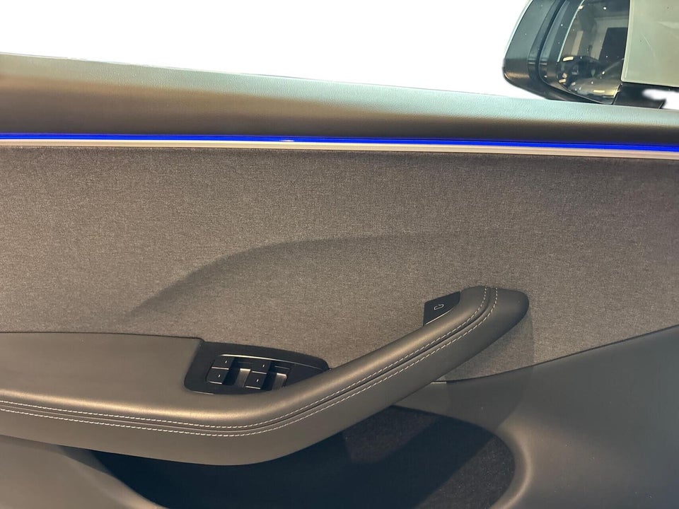 Tesla Model 3 RWD 4d