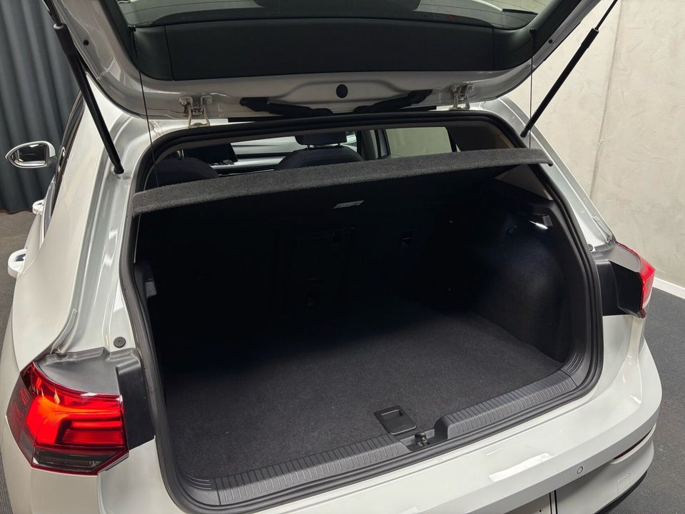 VW Golf VIII 1,4 eHybrid DSG 5d