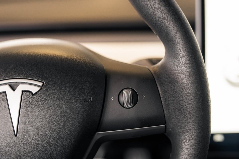 Tesla Model 3 Standard Range+ RWD 4d