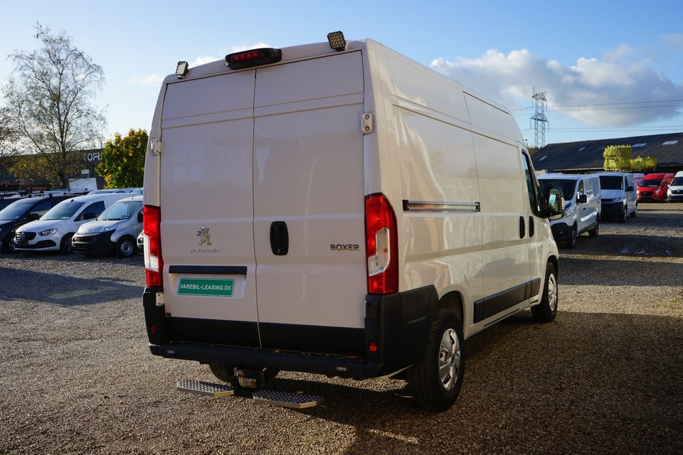 Peugeot Boxer 333 2,2 BlueHDi 140 L2H2 Premium