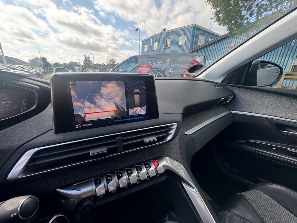 Peugeot 5008 1,5 BlueHDi 130 Allure 7prs 5d