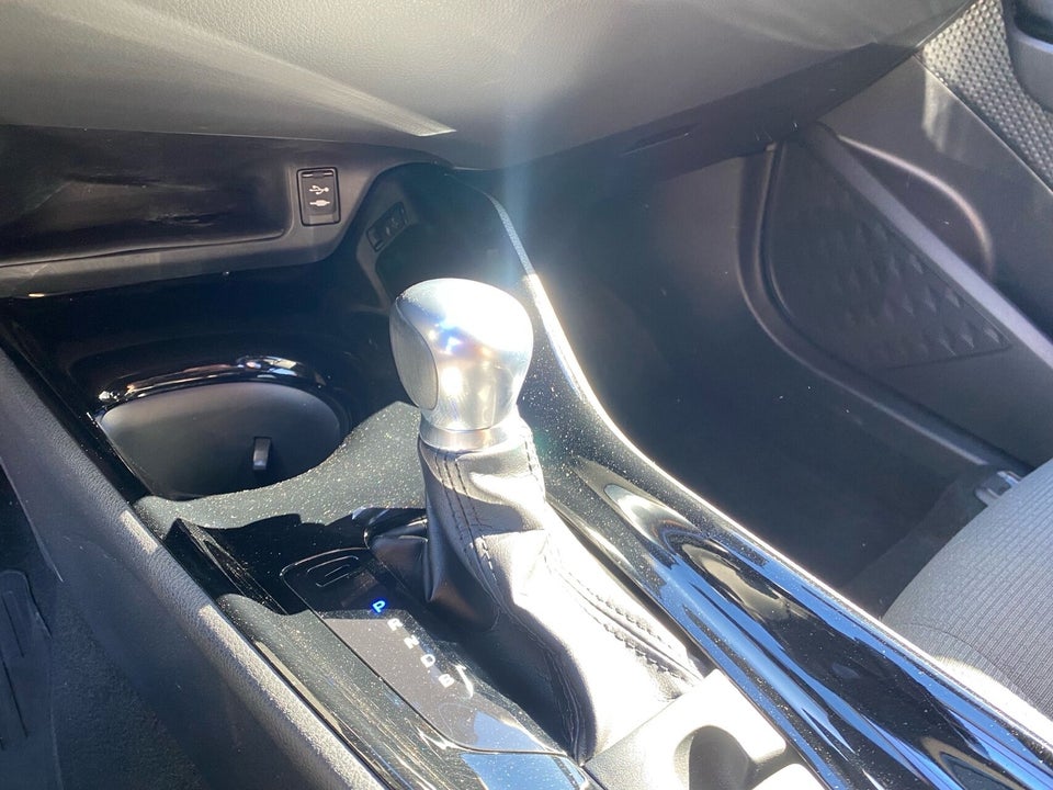 Toyota C-HR 1,8 Hybrid C-LUB CVT 5d