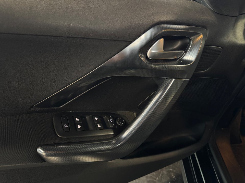 Peugeot 2008 1,6 BlueHDi 100 Allure Sky 5d