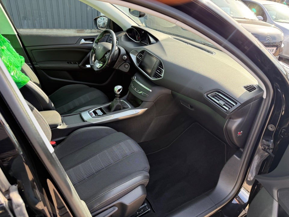 Peugeot 308 1,6 BlueHDi 120 Allure SW 5d
