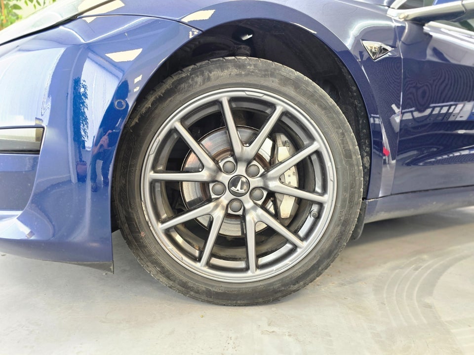 Tesla Model 3 Standard Range+ RWD 4d