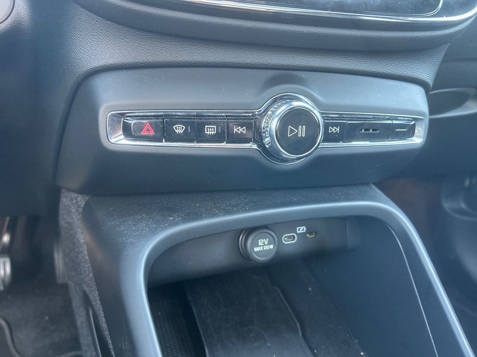 Volvo EX40 Extended Range Black Edition 5d