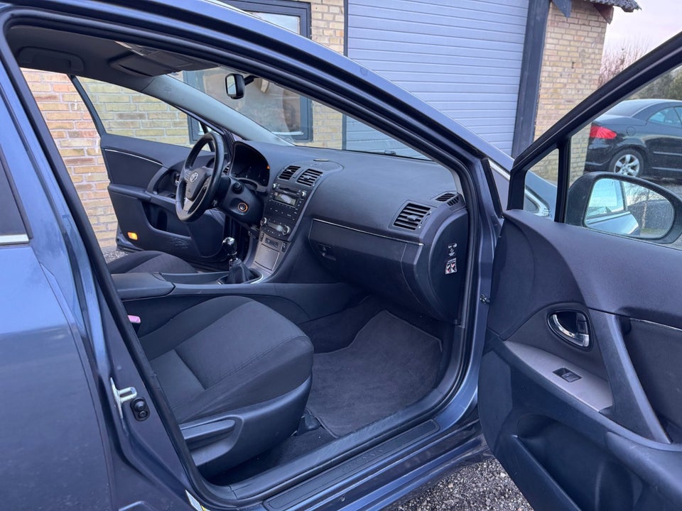 Toyota Avensis 1,8 VVT-i T2 stc. 5d