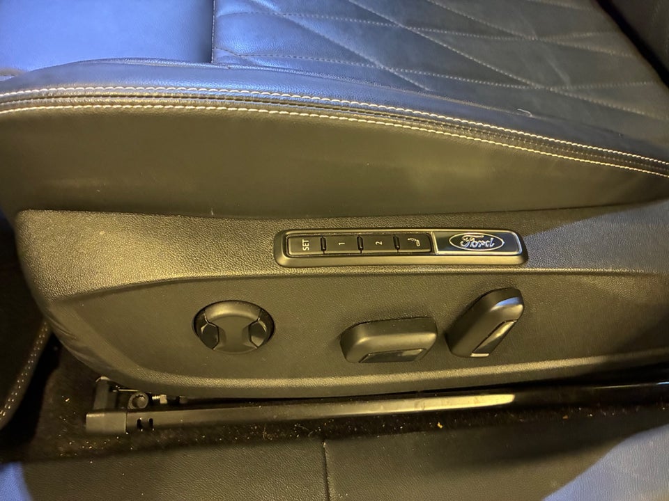 Ford Explorer 82 Premium Extended Range 5d