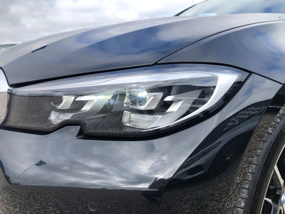 BMW 320i 2,0 Connected aut. 4d
