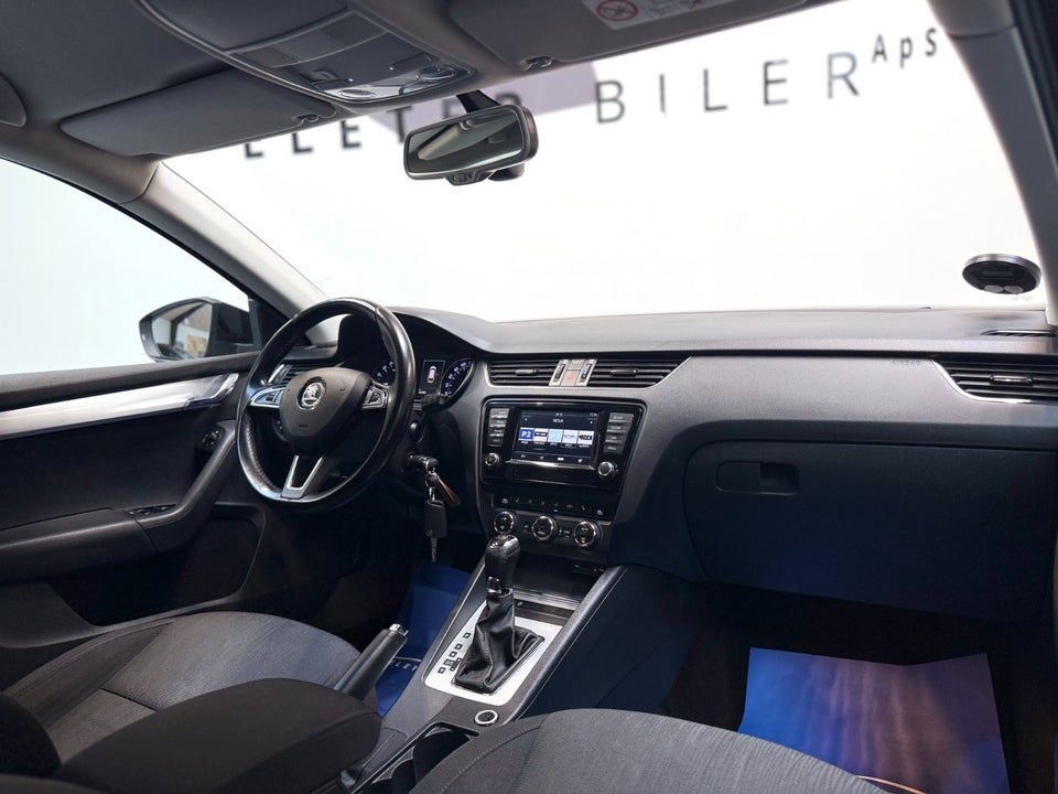 Skoda Octavia 1,6 TDi 110 Style Combi DSG 5d