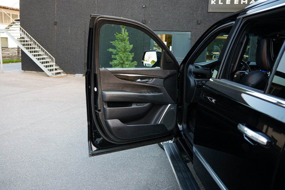 Cadillac Escalade 6,2 V8 ESV Platinum aut. 7prs 5d