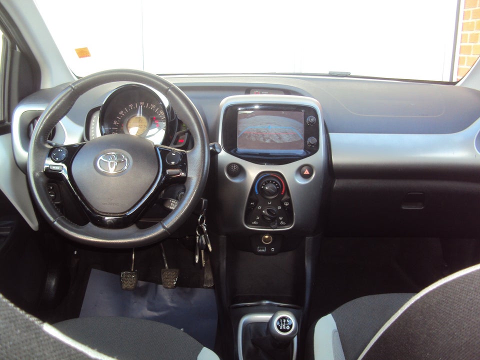 Toyota Aygo 1,0 VVT-i x-touch 5d