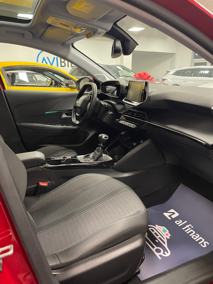 Peugeot 208 1,2 PureTech 100 Allure Sky 5d