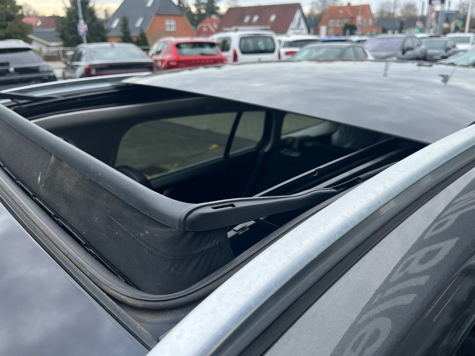 Ford Focus 1,0 EcoBoost Titanium Business 5d