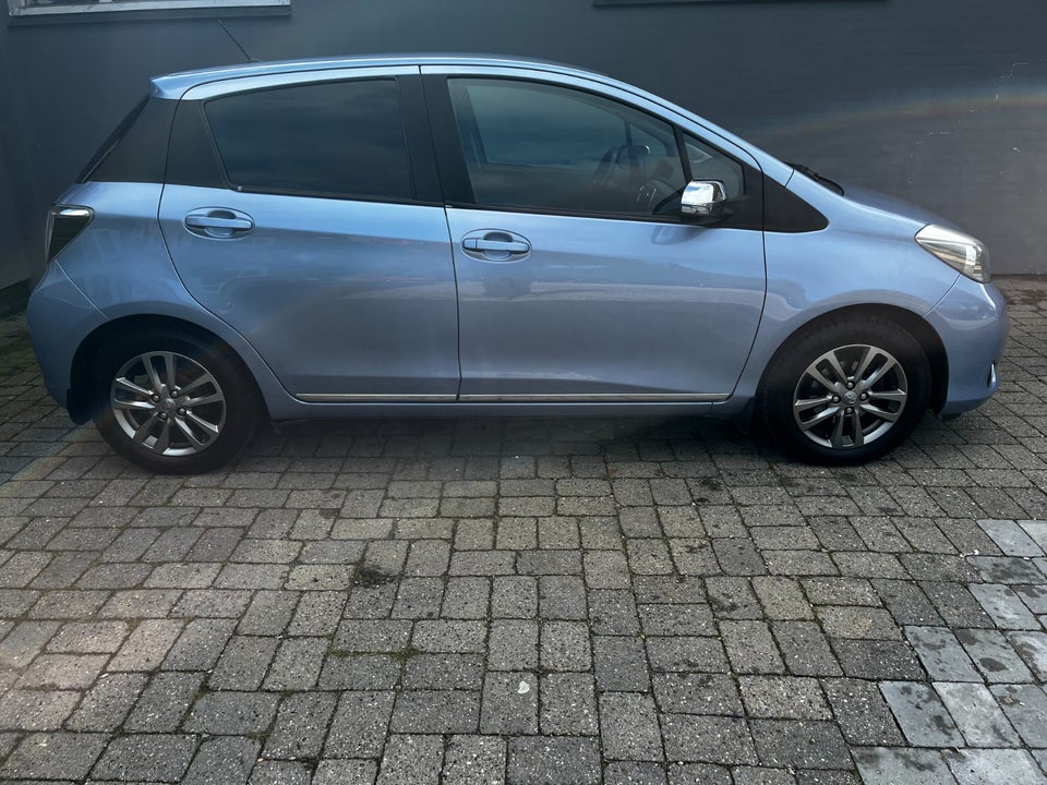 Toyota Yaris 1,3 VVT-i T2 5d
