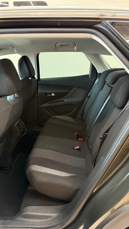 Peugeot 3008 1,2 e-THP 130 Allure 5d