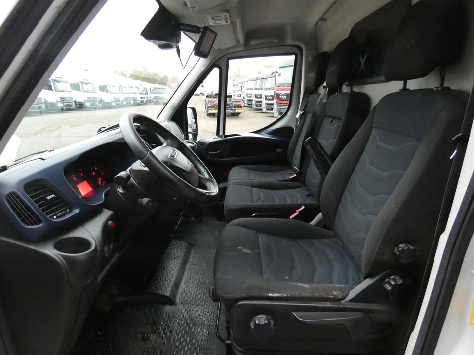 Iveco Daily 2,3 35S16 12m³ Van AG8