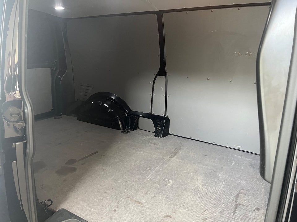 VW Transporter 2,0 TDi 150 Kassevogn DSG lang