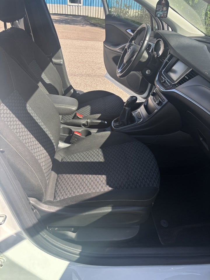 Opel Astra 1,6 CDTi 110 Enjoy Sports Tourer 5d
