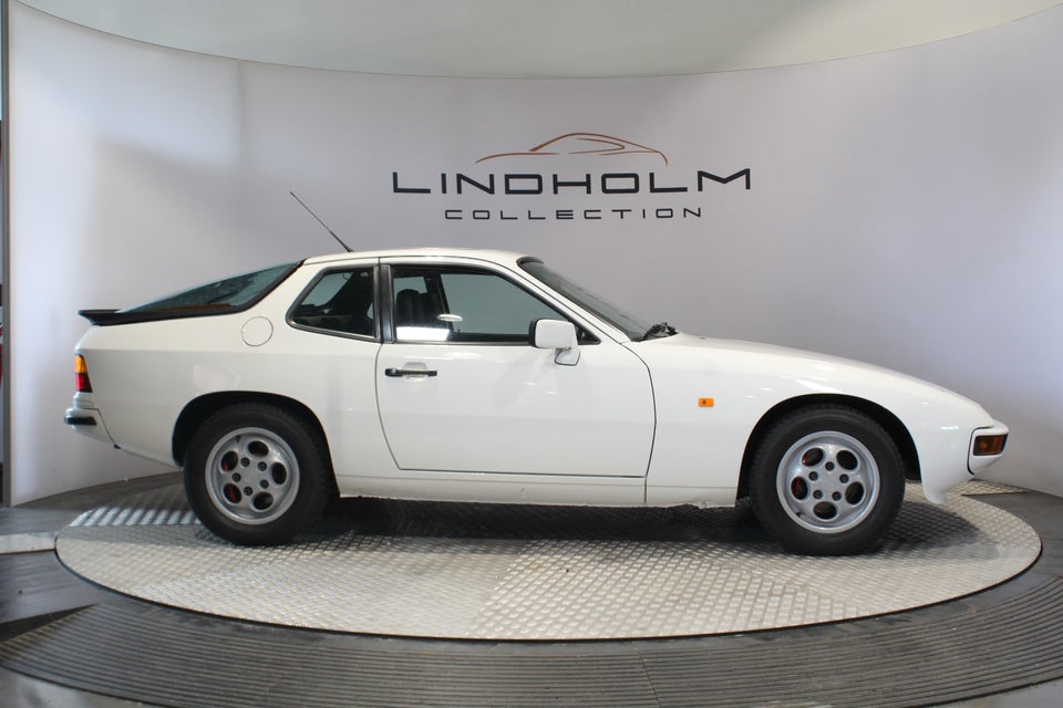 Porsche 924 2,5 S 3d