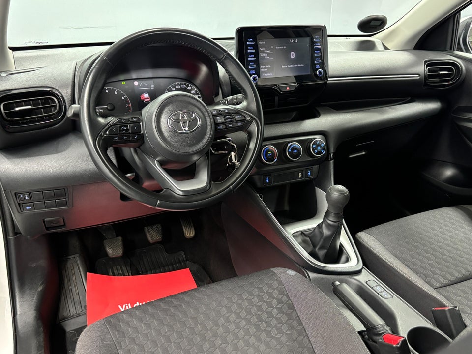 Toyota Yaris 1,0 Active 5d