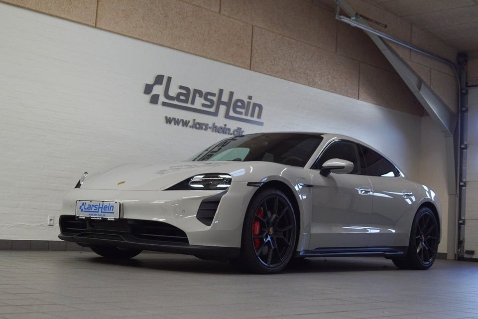 Porsche Taycan GTS Performance+  4d