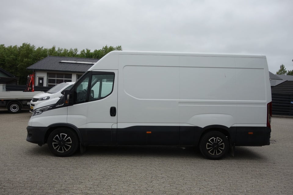 Iveco Daily 2,3 35S16 12m³ Van AG8