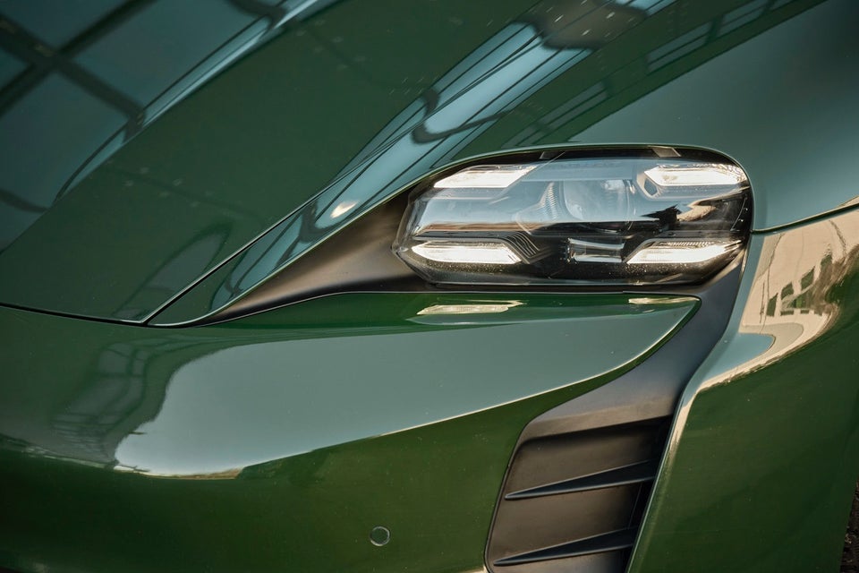 Porsche Taycan GTS Performance+  4d