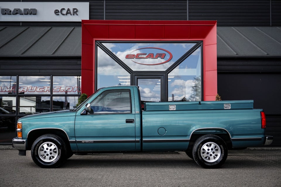 Chevrolet C1500 V8 Pick-up 2d