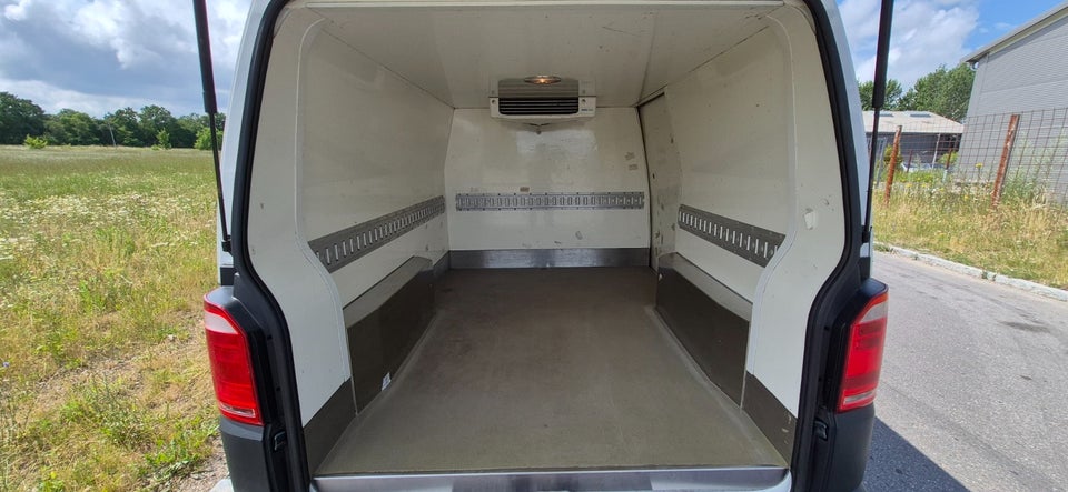 VW Transporter 2,0 TDi 84 Kassevogn kort