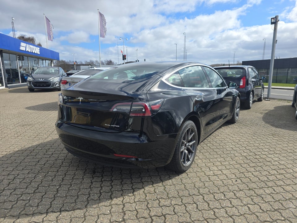 Tesla Model 3 Long Range AWD 4d