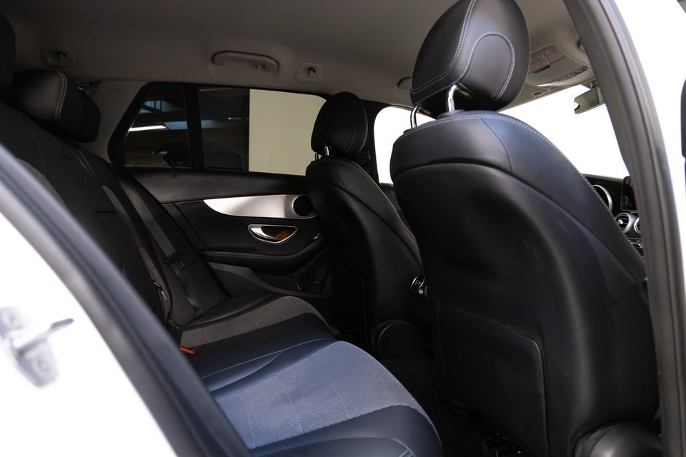 Mercedes C300 2,0 Avantgarde stc. aut. 5d