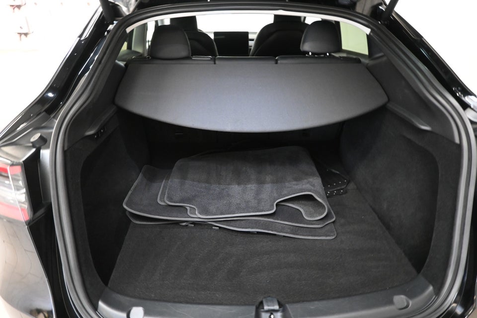 Tesla Model Y Long Range AWD 5d