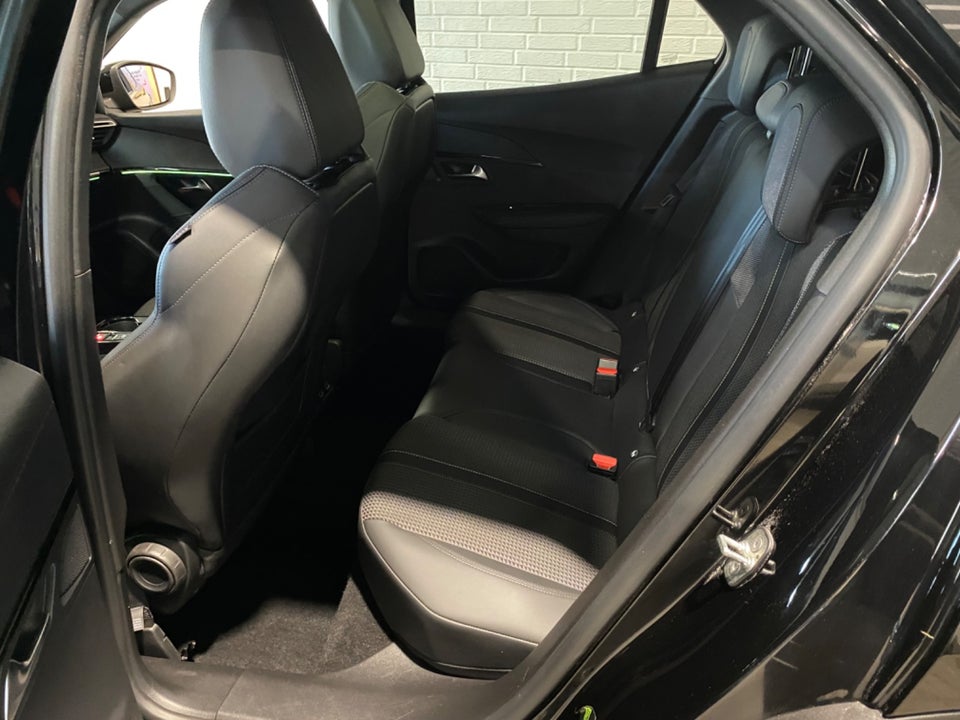 Peugeot e-2008 50 GT 5d