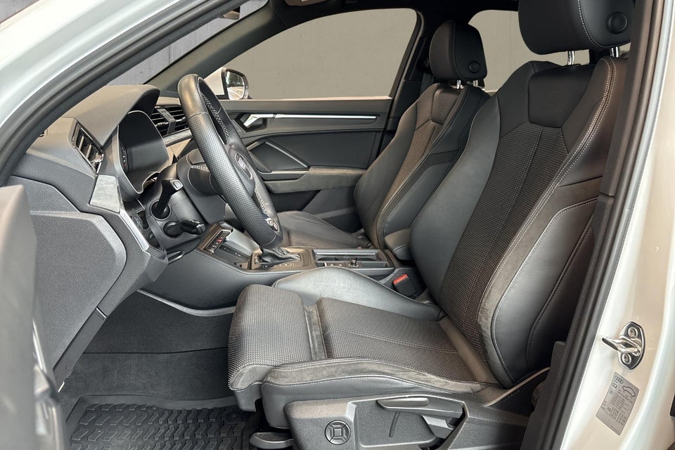 Audi Q3 45 TFSi e Attitude plus S-tr. 5d