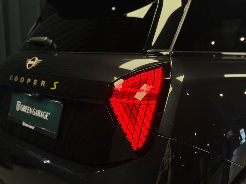 MINI Cooper SE Favoured Trim XL 3d