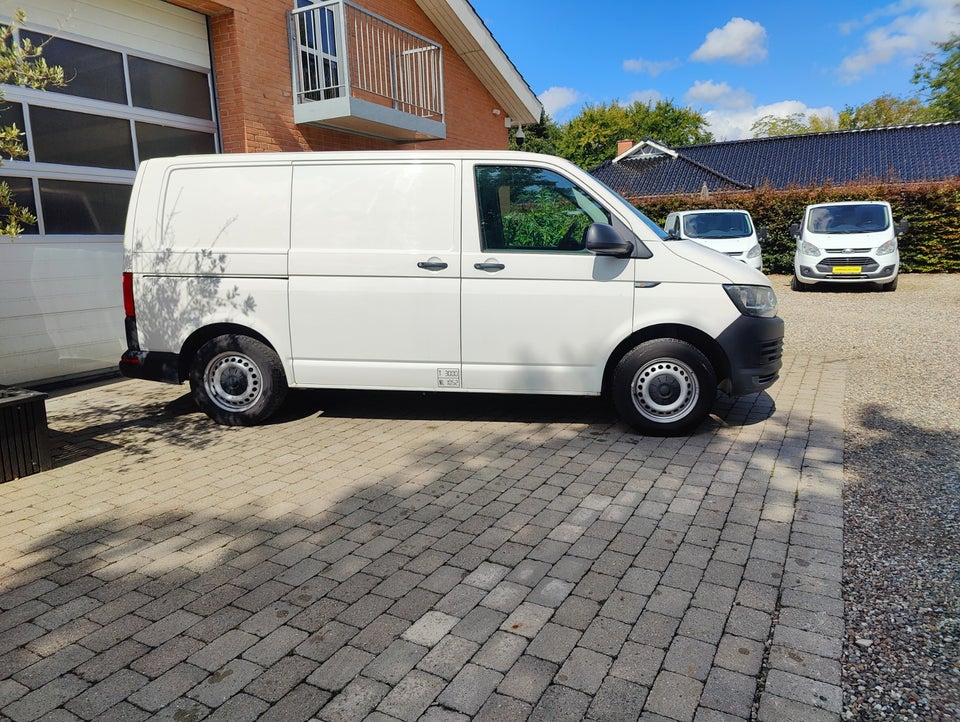 VW Transporter 2,0 TDi 102 Kassevogn kort