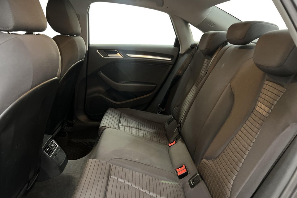 Audi A3 35 TFSi Sport Limited S-tr. 4d