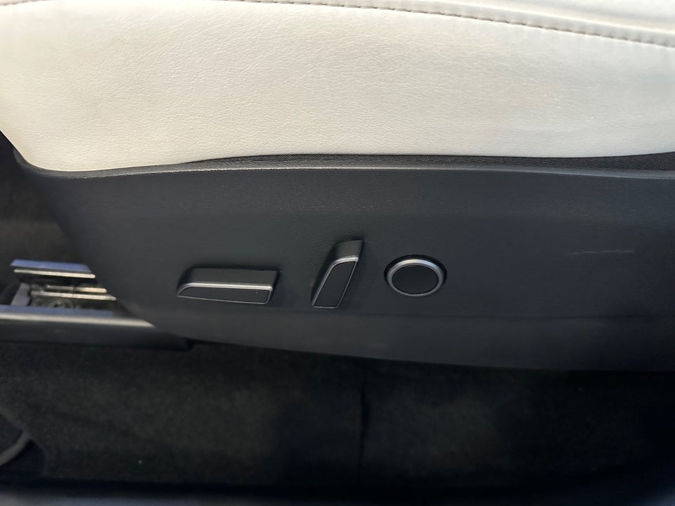 Tesla Model Y Long Range AWD 5d