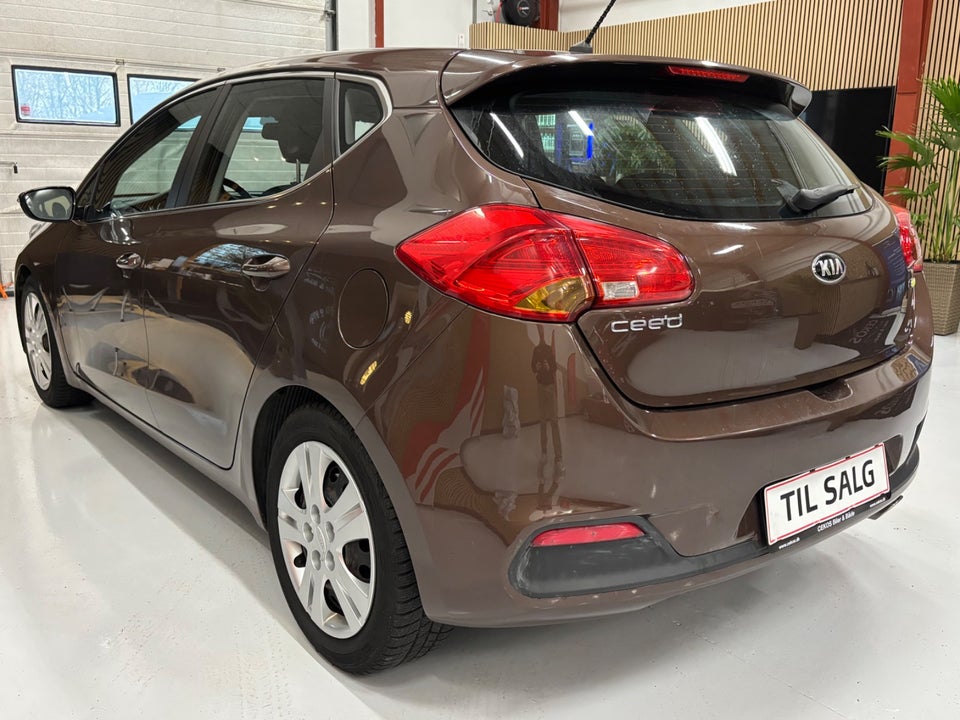 Kia Ceed 1,6 GDi Premium 5d