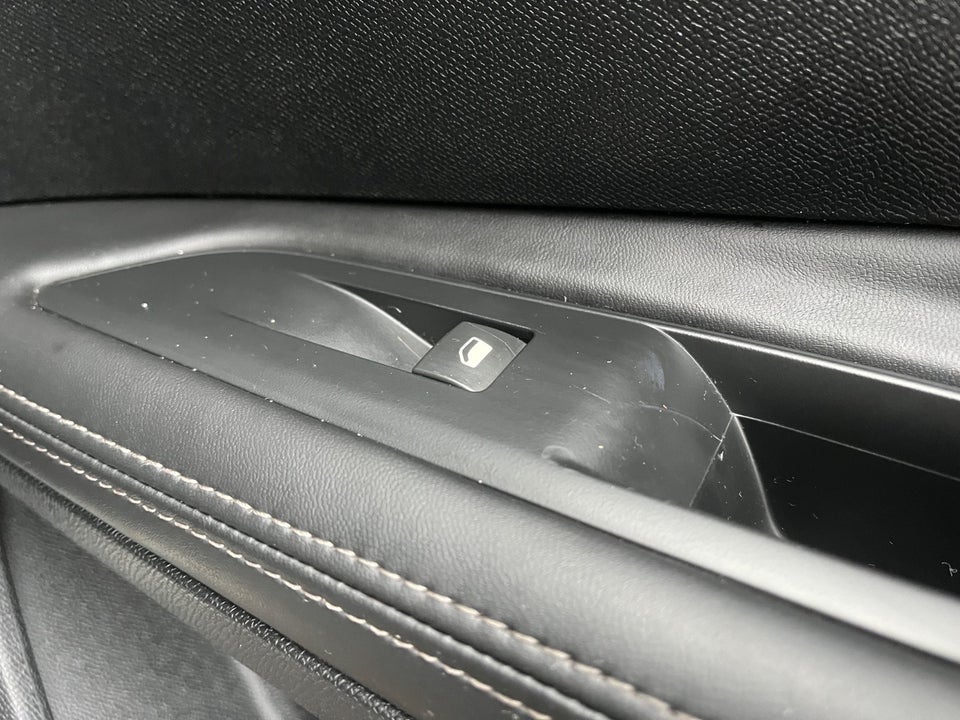 Peugeot 3008 1,2 e-THP 130 Allure 5d