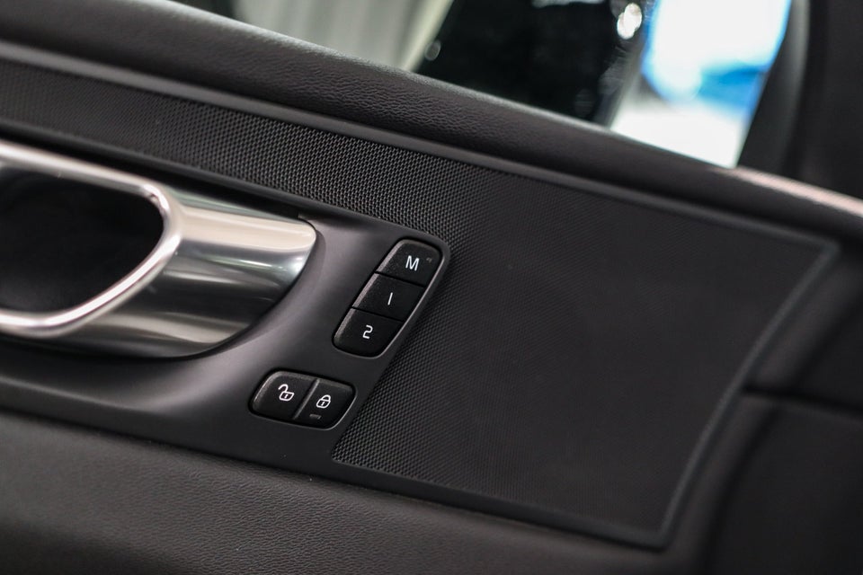 Volvo XC60 2,0 B4 197 R-Design aut. 5d